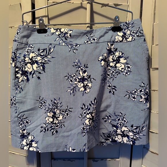 S.C.&CO. skort like new - Picture 1 of 3